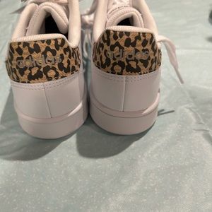 Brand new cheetah print adidas’s. Size 6 kids or 8 women’s.
